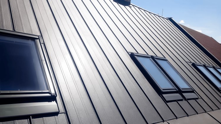 Střecha: střešní systém click BELPROFILE, Stripes BigStone RAL 7016 (antracitová šedá)